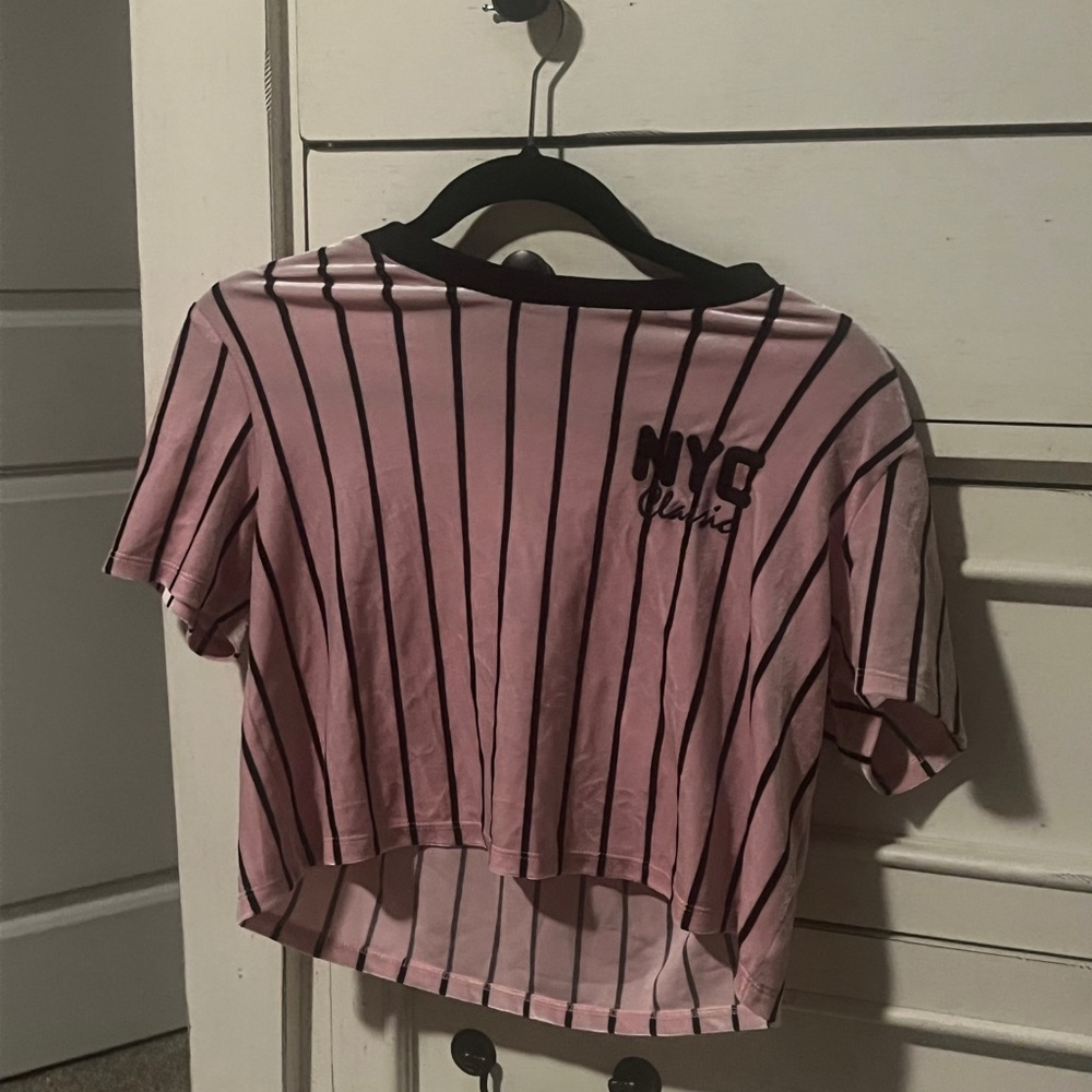 Forever 21, short sleeve cropped tee, pink and black, size small